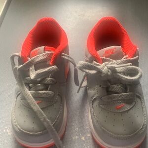 Nike Kids Sneakers in Gray and Red